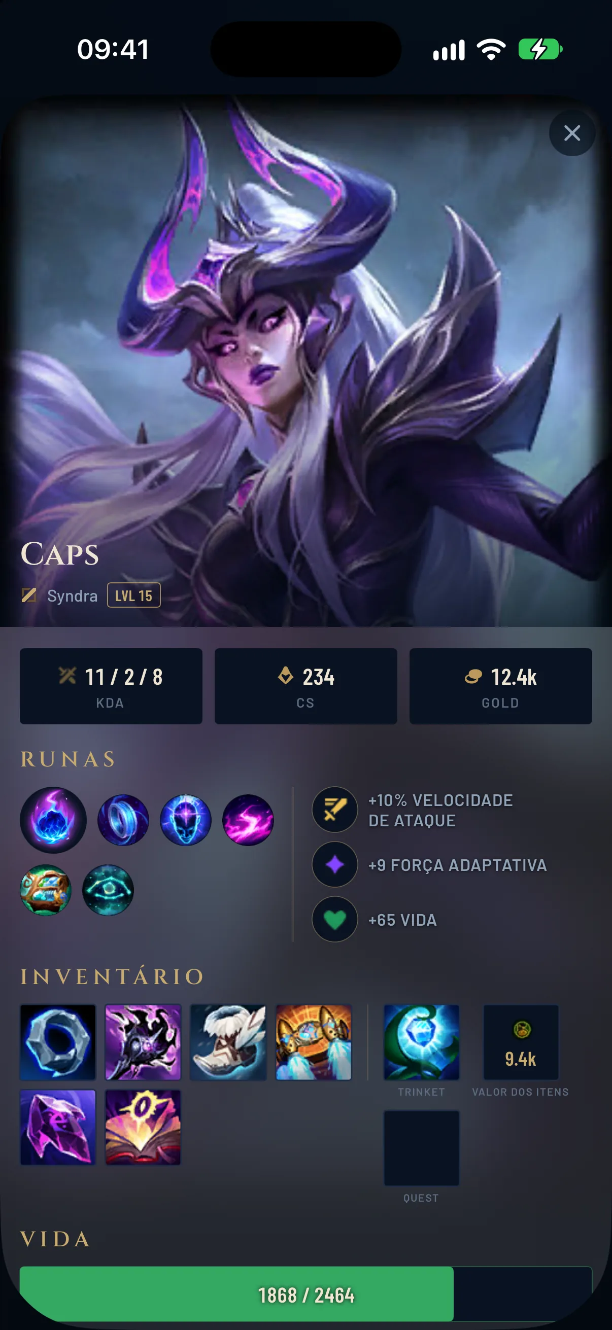 A ficha de um jogador com KDA, runas e inventário